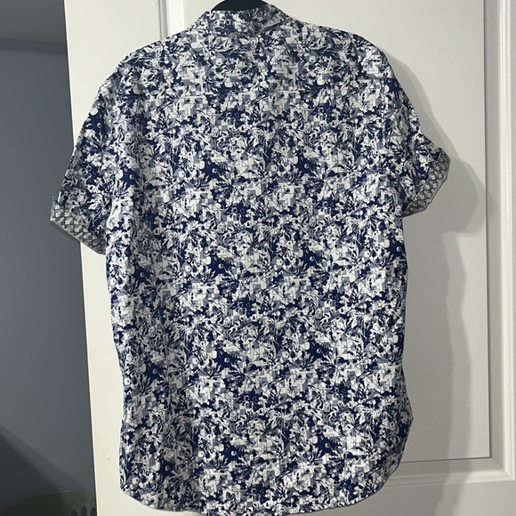 Robert Graham Short Sleeve Button Down - Picture 4 of 5